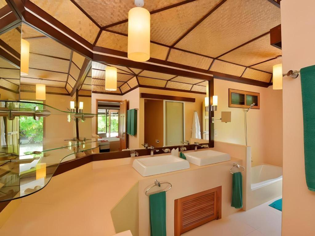 Angaga Island Resort And Spa Ngoại thất bức ảnh