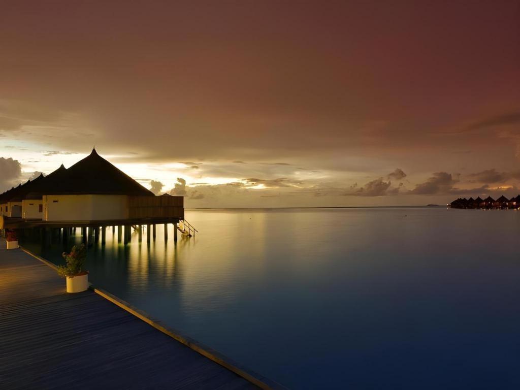 Angaga Island Resort And Spa Ngoại thất bức ảnh