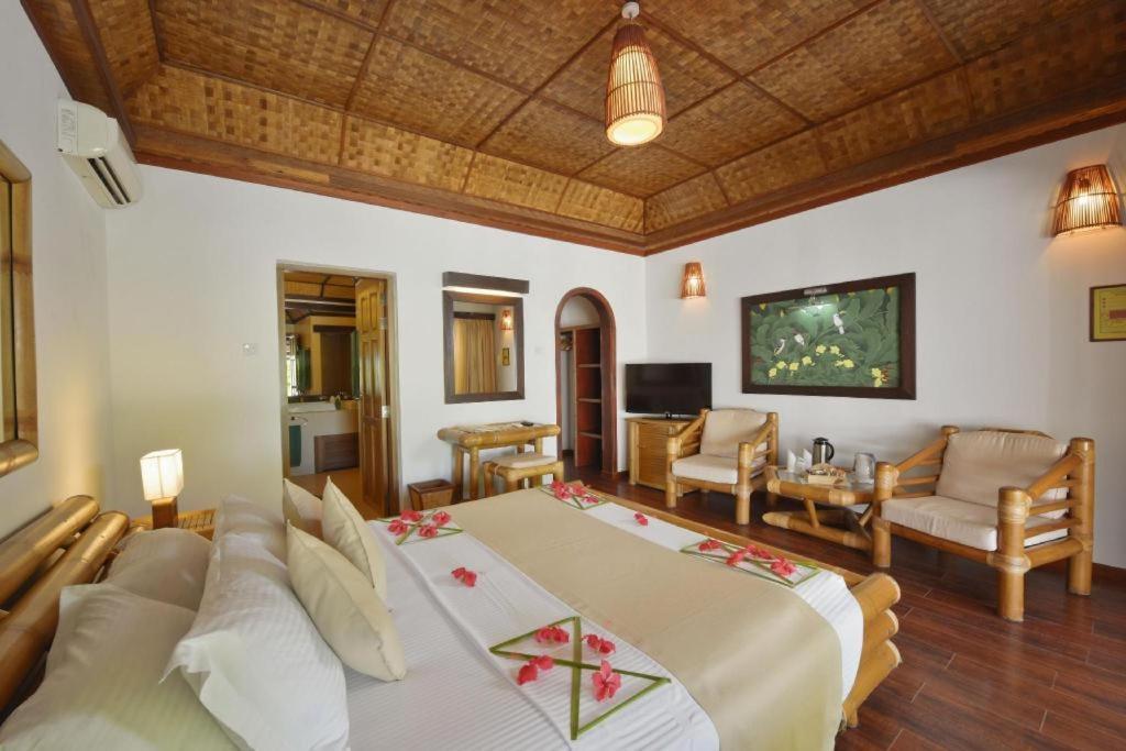 Angaga Island Resort And Spa Ngoại thất bức ảnh