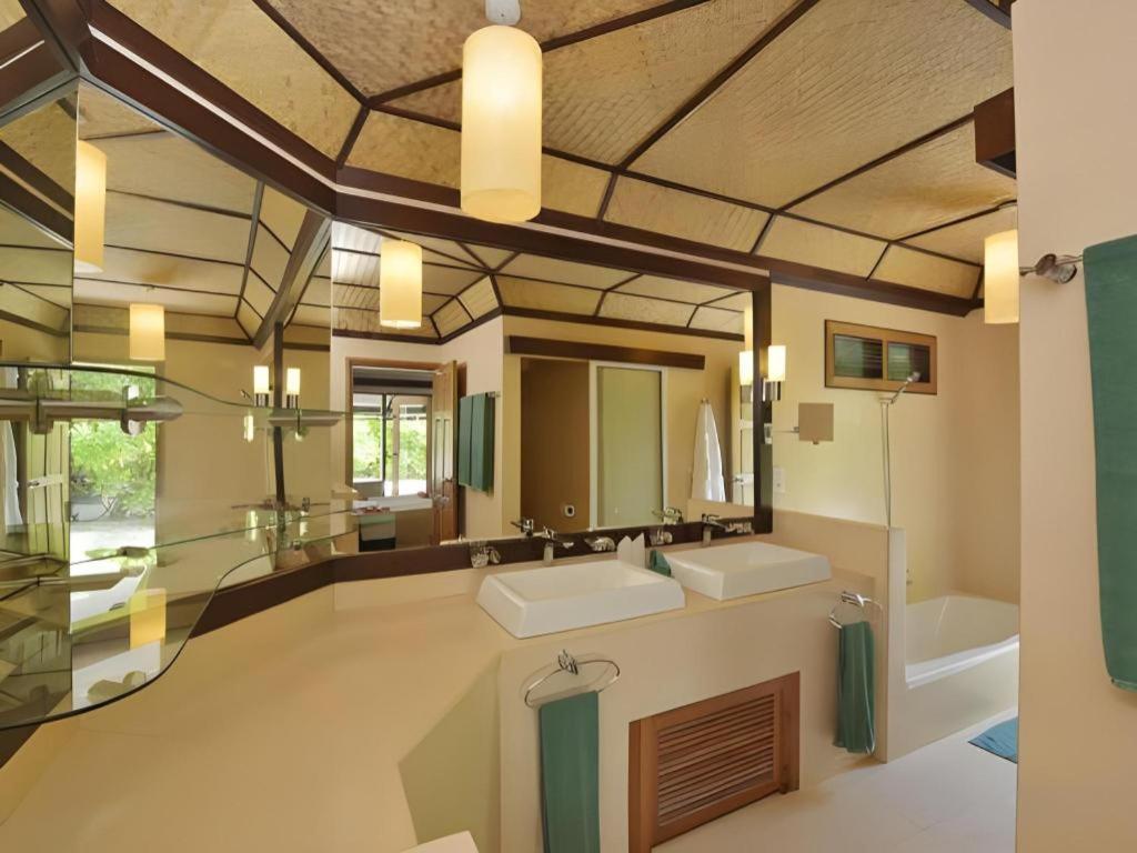 Angaga Island Resort And Spa Ngoại thất bức ảnh