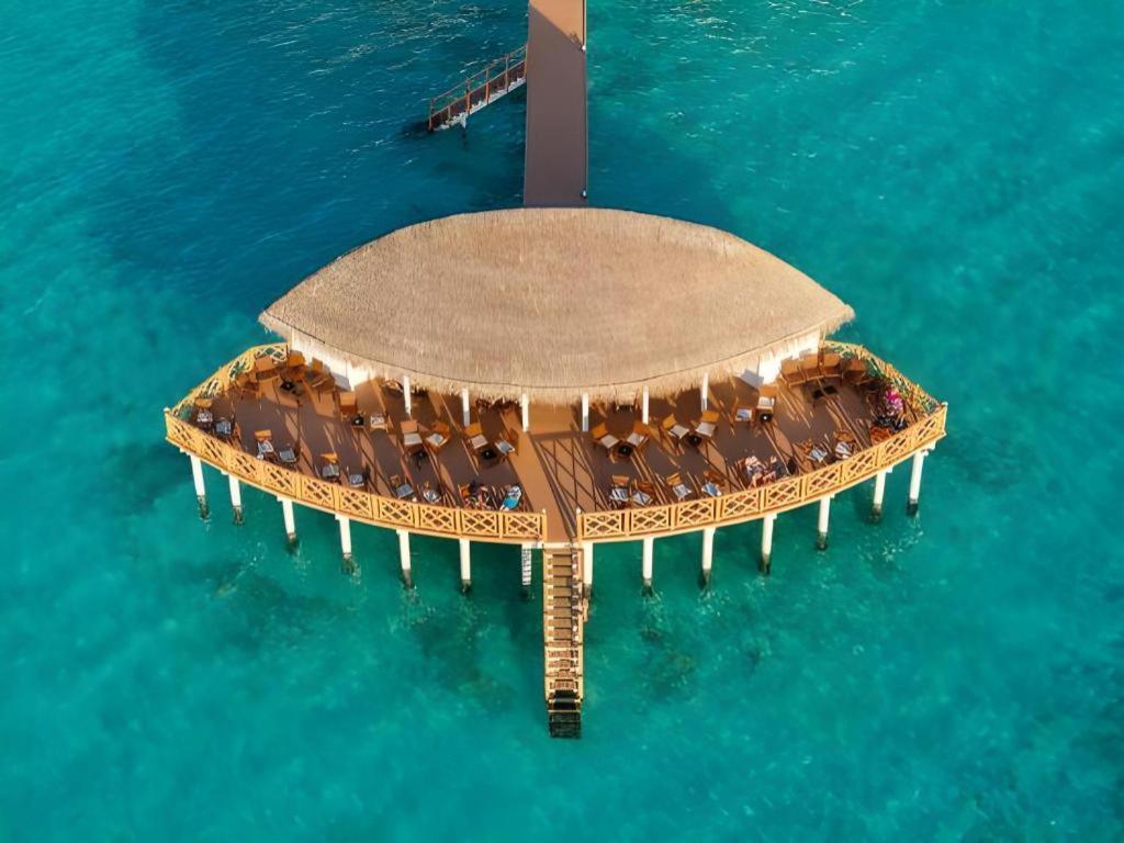 Angaga Island Resort And Spa Ngoại thất bức ảnh