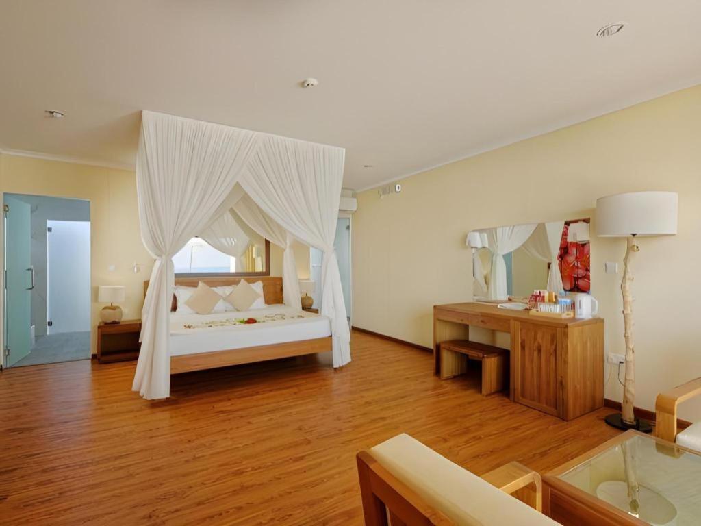 Angaga Island Resort And Spa Ngoại thất bức ảnh